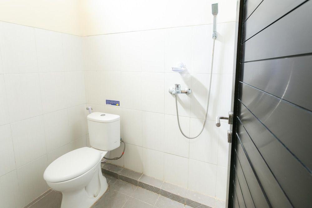Суракарта: RedDoorz Syariah near Purwosari Train Station