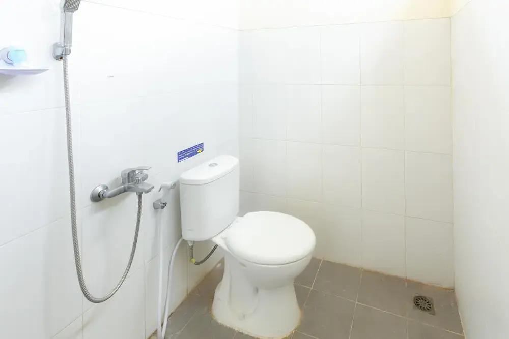 Суракарта: RedDoorz Syariah near Purwosari Train Station