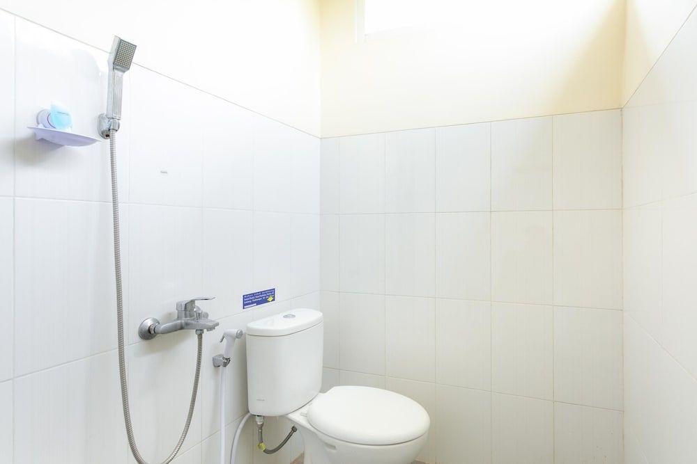 Суракарта: RedDoorz Syariah near Purwosari Train Station