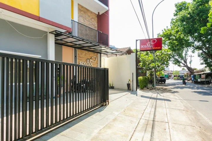 Суракарта: RedDoorz Syariah near Purwosari Train Station