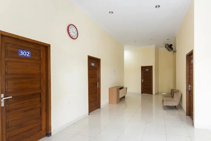 Суракарта: RedDoorz Syariah near Purwosari Train Station