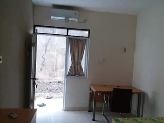 Депок: Oyo 2851 Anggrek House Syariah