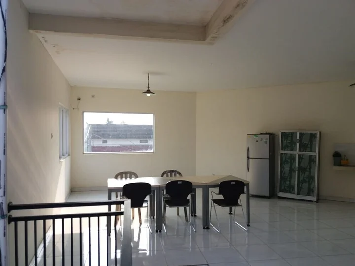 Депок: Oyo 2851 Anggrek House Syariah