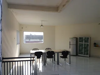 Депок: Oyo 2851 Anggrek House Syariah