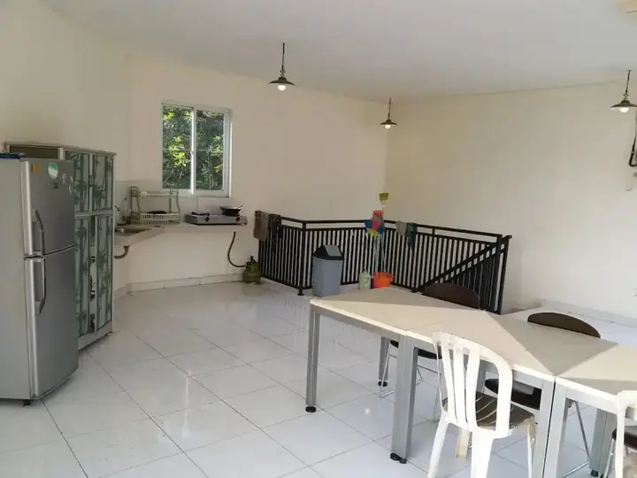 Депок: Oyo 2851 Anggrek House Syariah