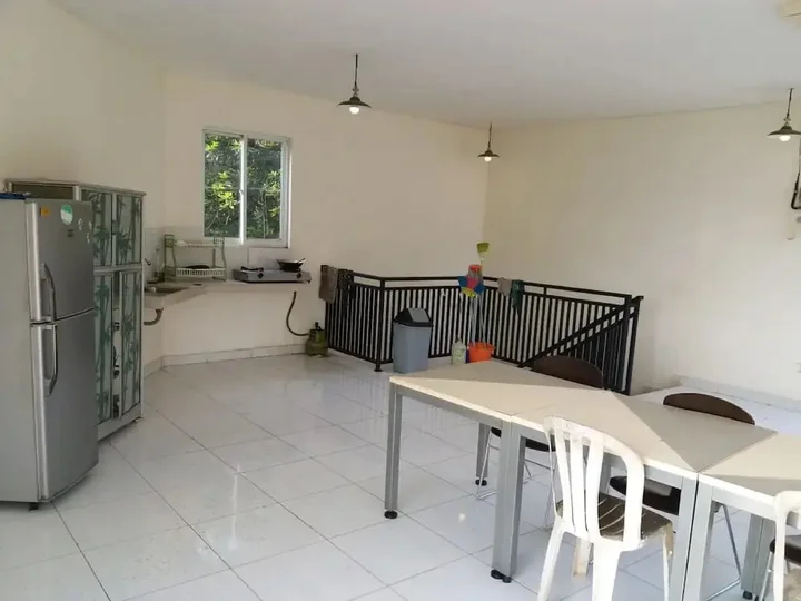 Депок: Oyo 2851 Anggrek House Syariah