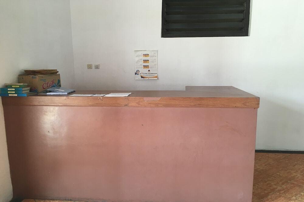 Сурабая: SPOT ON 2712 Al Fatih Syariah Residence