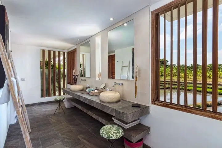 Керобокан: Bali Villa Near the Beach, 2056