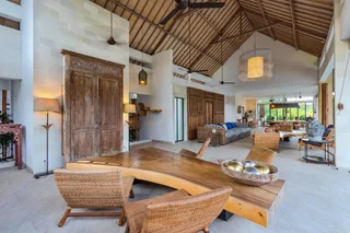 Керобокан: Bali Villa Near the Beach, 2056