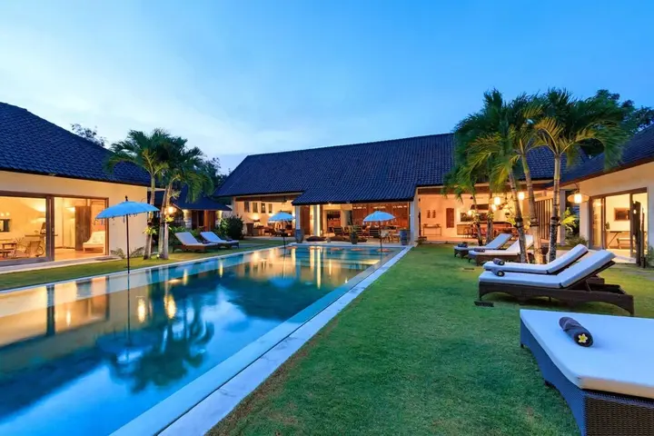 Керобокан: Bali Villa Near the Beach, 2056