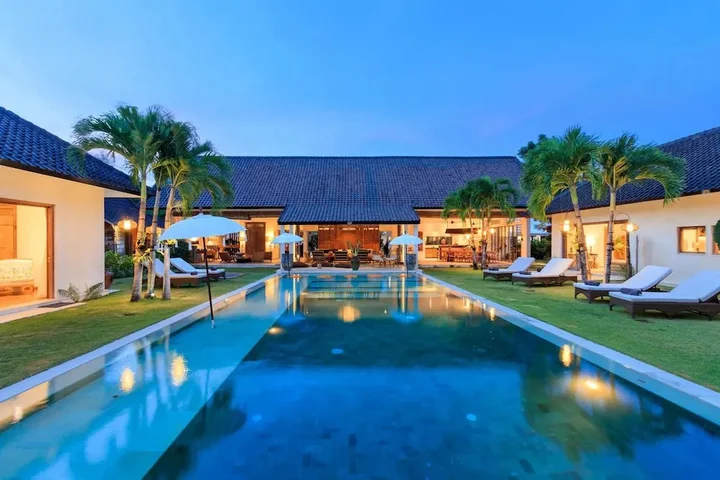 Керобокан: Bali Villa Near the Beach, 2056