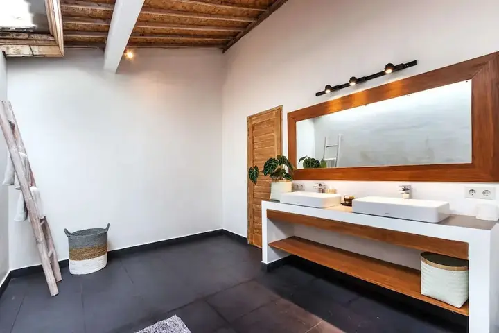 Кута: Bali Villa Near the Beach, 2030