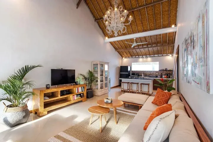 Кута: Bali Villa Near the Beach, 2030