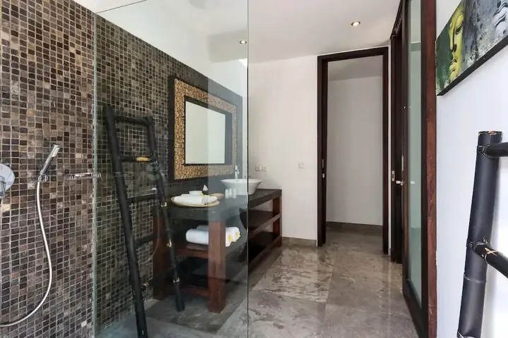 Кута: Bali Villa Near the Beach, 2080