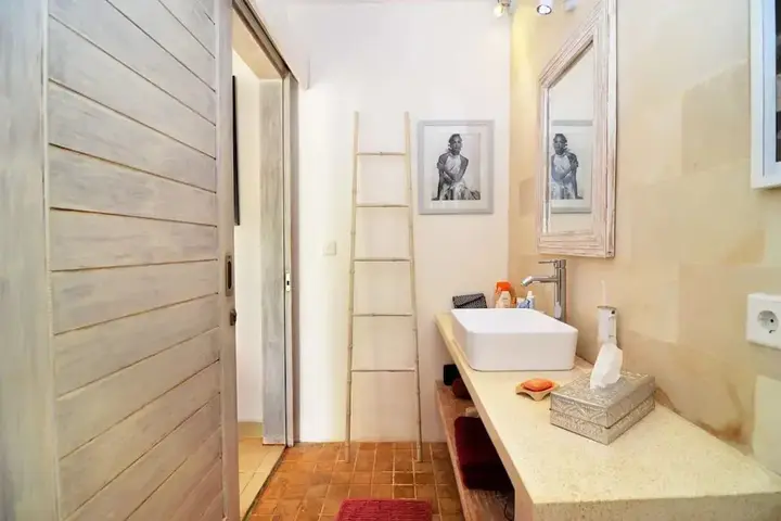 Кута: Bali Villa Near the Beach, 2070