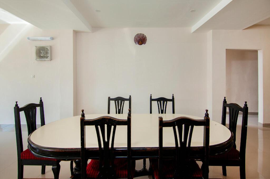 Озеро Тоба: OYO 2382 Wisata Hotel