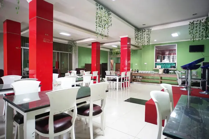 Баликпапан: Capital O 2885 Hemra Hotel