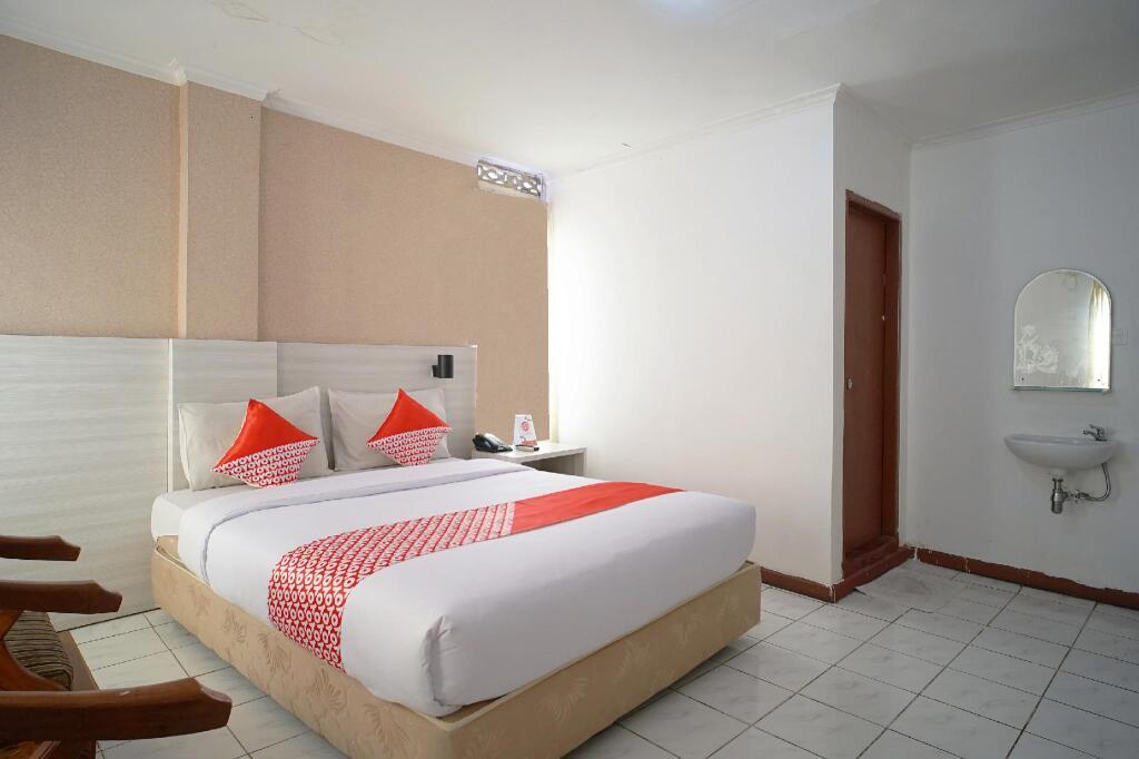 Баликпапан: Capital O 2885 Hemra Hotel