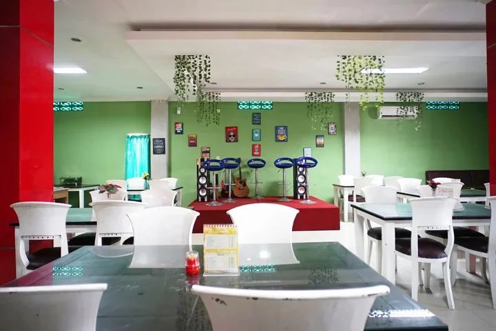 Баликпапан: Capital O 2885 Hemra Hotel