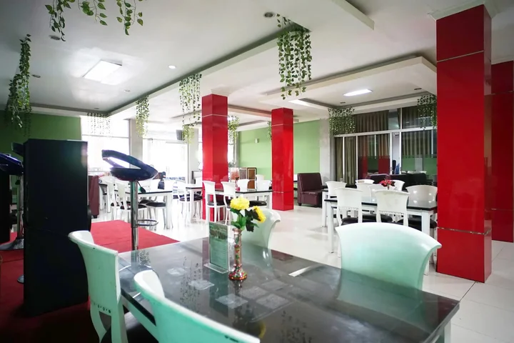 Баликпапан: Capital O 2885 Hemra Hotel