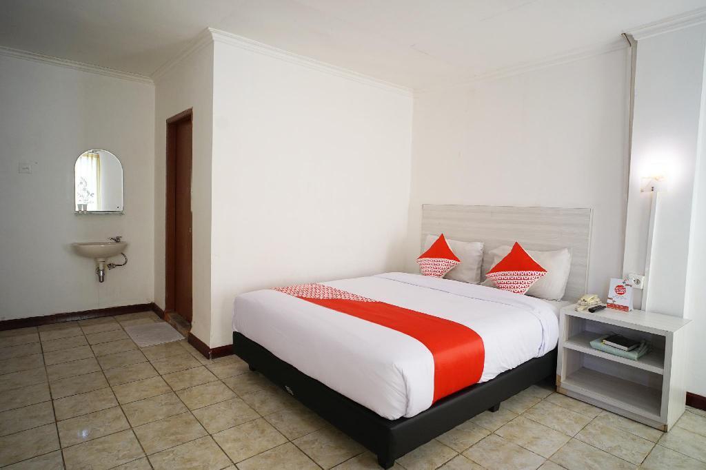 Баликпапан: Capital O 2885 Hemra Hotel