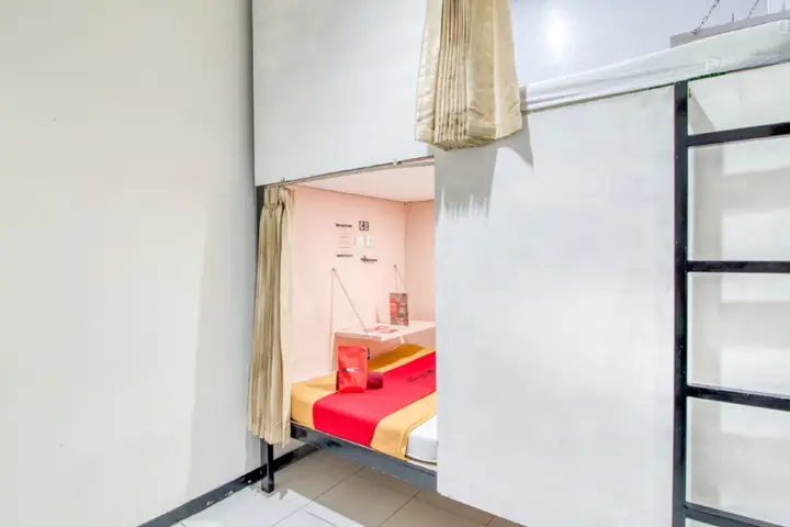 RedDoorz Hostel near Terminal Condongcatur Jogja — фото 5
