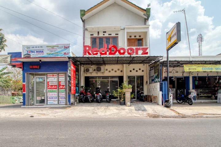 Депок: RedDoorz Hostel near Terminal Condongcatur Jogja
