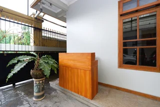 Суракарта: OYO 2737 D'Kost