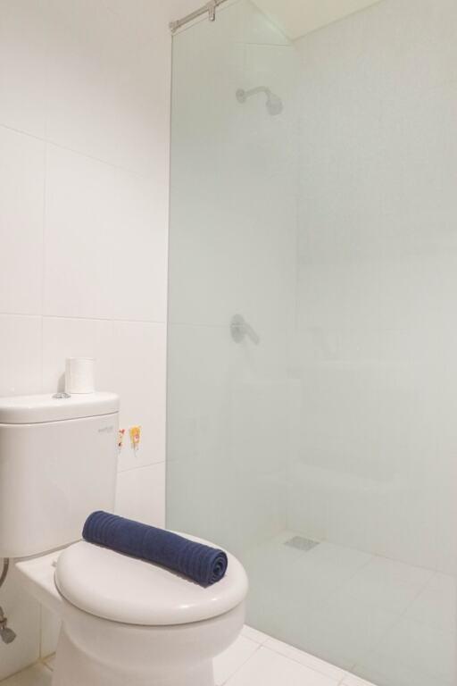 Сурабая: Comfy 1br Apartment at Praxis