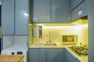 Legok: Cozy And Spacious 1Br Apartment At Casa De Parco