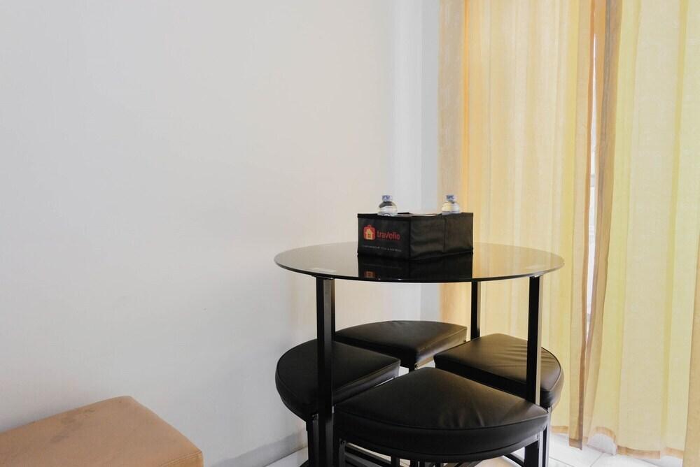 Simple and Comfy 2BR Apartment at Ayodhya Residence By Travelio — фото 1