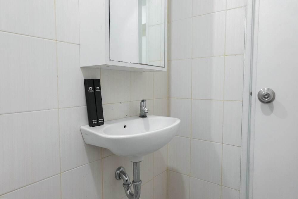 Тангеранг: Simple and Comfy 2BR Apartment at Ayodhya Residence By Travelio