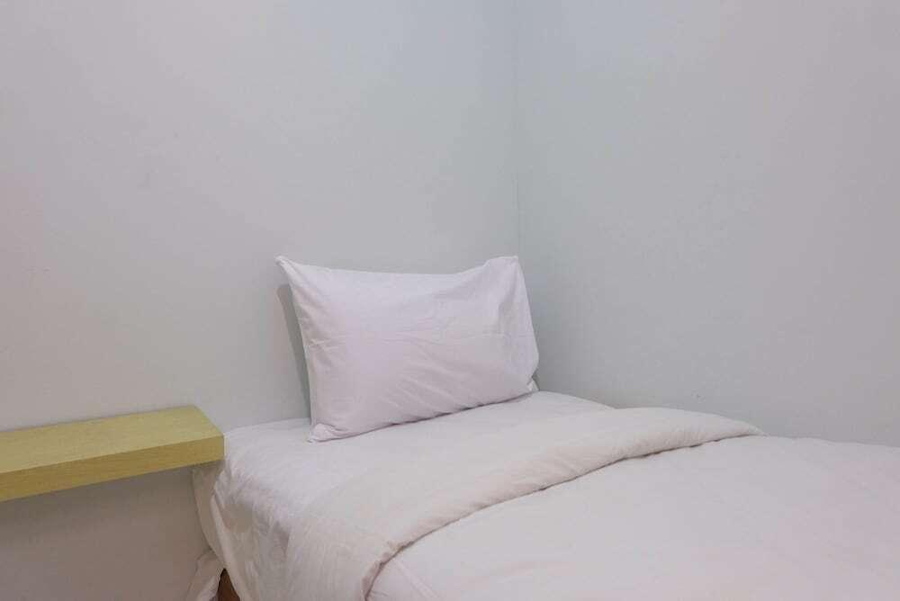 Тангеранг: Luxurious and Convenient 2BR Ayodhya Apartment