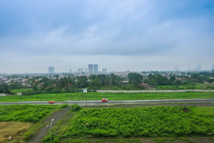 Тангеранг: Luxurious and Convenient 2BR Ayodhya Apartment