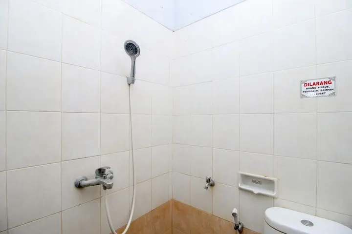 Суракарта: Airy Stasiun Balapan Monginsidi 106 Solo