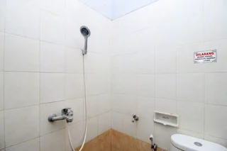 Суракарта: Airy Stasiun Balapan Monginsidi 106 Solo