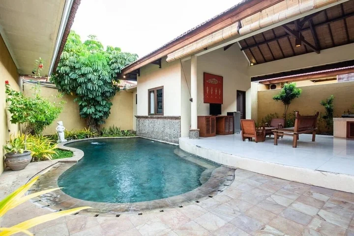 Кута: 9-BR Private Pool Villa Walk to Seminyak Beach