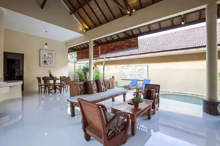 Кута: 9-BR Private Pool Villa Walk to Seminyak Beach