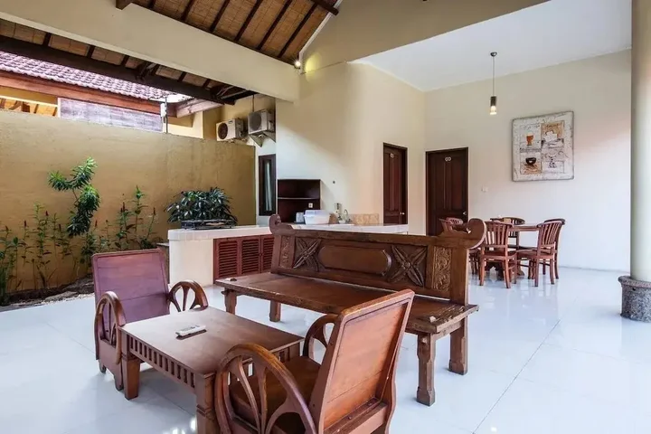 Кута: 9-BR Private Pool Villa Walk to Seminyak Beach