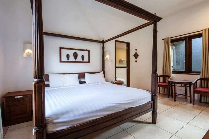 Кута: 9-BR Private Pool Villa Walk to Seminyak Beach