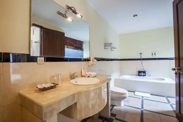 Кута: 9-BR Private Pool Villa Walk to Seminyak Beach