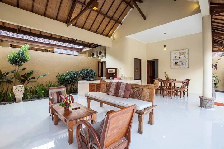 Кута: 9-BR Private Pool Villa Walk to Seminyak Beach