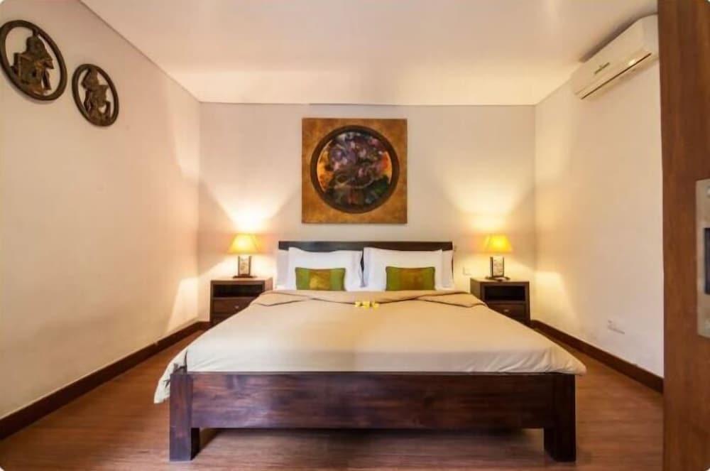 Кута: SMV - 3BedGRDN - V1 · 3BR Garden Villa Walk to Beach N Shops Legian
