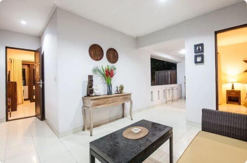 Кута: SMV -3BRPOL- JMPIRNG · 3BR Private Pool Walk to Beach and Shops Legian