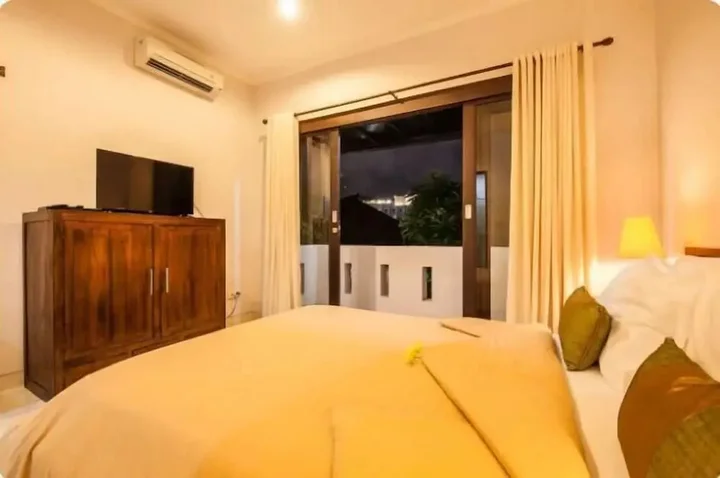 Кута: SMV -3BRPOL- JMPIRNG · 3BR Private Pool Walk to Beach and Shops Legian