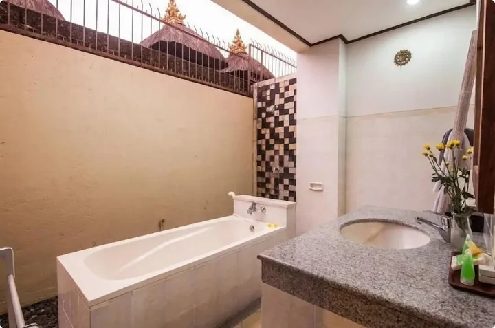 Кута: SMV . 4-BR · 4BR Pool Prime Area Walk To Beach N Shops Legian