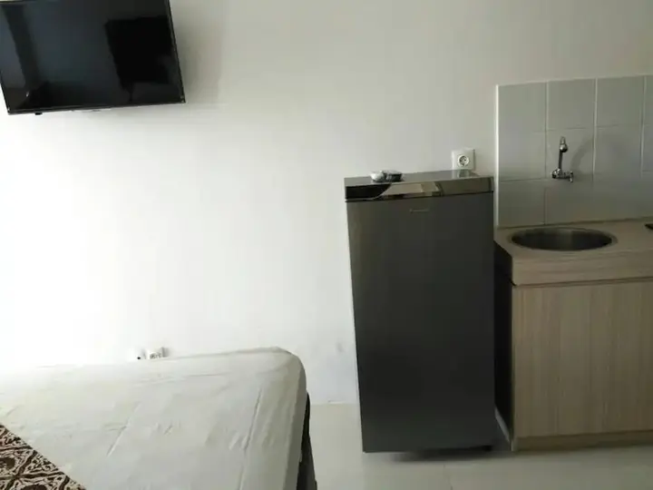 Депок: 1br Apartment With Pool