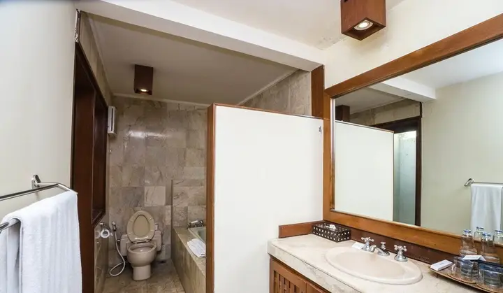 Кута: 3 Bedroom Villa1 River Side Legian