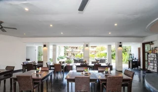 Кута: 16 bedroom villa river side Legian