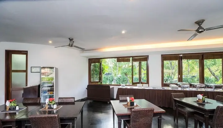 Кута: 16 bedroom villa river side Legian